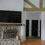 Beautiful Kentucky Derby Rental Home Accommodating 10 Guests Or More